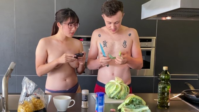 OBOKOZU.裸体做饭